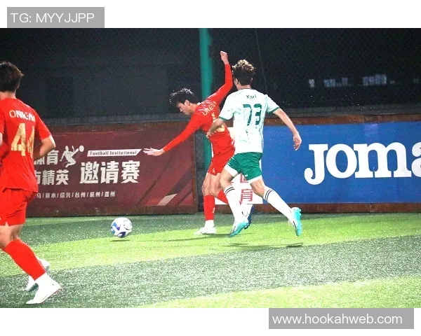 走近绿茵传奇透视足球明星背后的故事与梦想